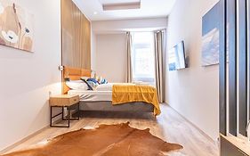 Wiener Stadthalle Boutique Rooms - Ideal For Couples